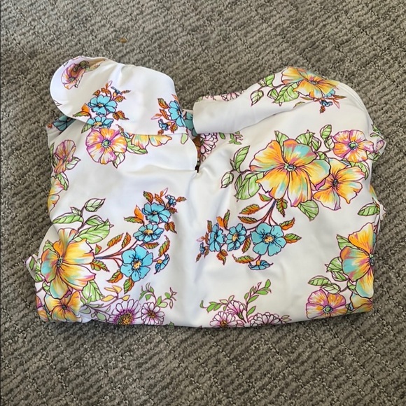 Jessica Simpson Women’s Ruffle One Piece Swimsuit - Size S - Picture 4 of 5